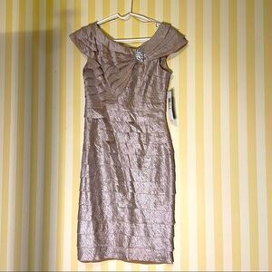 London Times Shimmering champagne cocktail dress size 4 w/elegant broach